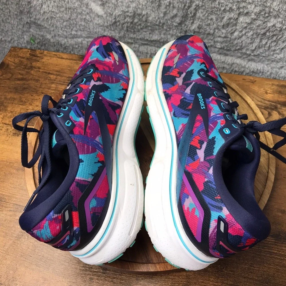 Brooks minor wear